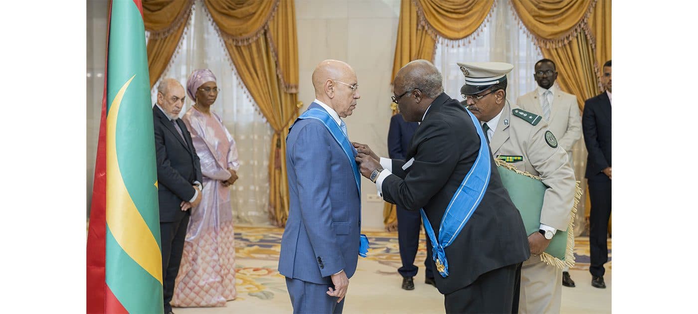 توشيح رئيس موريتانيا بأرفع وسام تمنحه الجمعية البرلمانية للفرانكفونية - Africa news