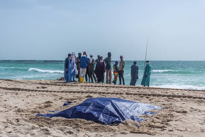 تكثيف عمليات البحث عن 122 مفقودًا بعد تعرض زورق مهاجرين للخطر قبالة سواحل موريتانيا